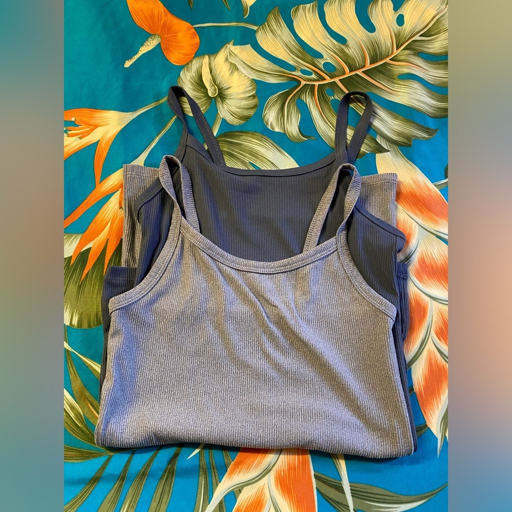 2x tank tops